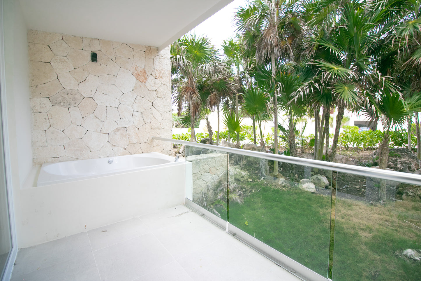 Santamar B 102 - Ocean View, 2 Bed Lock Off - Garden View, furnished